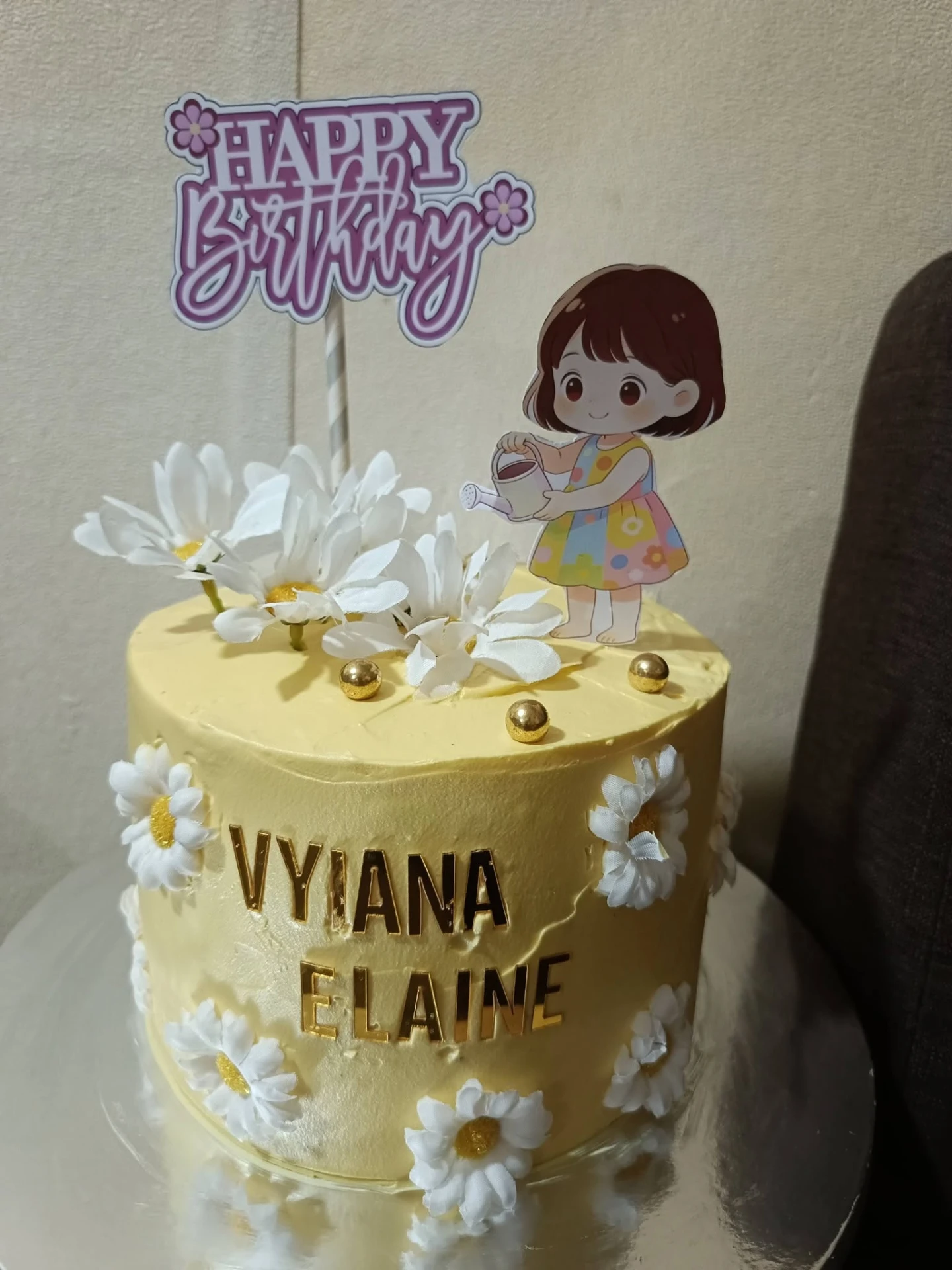 Buttercream Daisy Cake